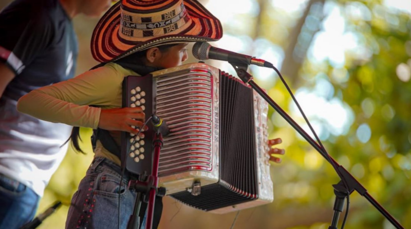 47 niños brillaron con aires de paseo y merengue en la Pedregosa