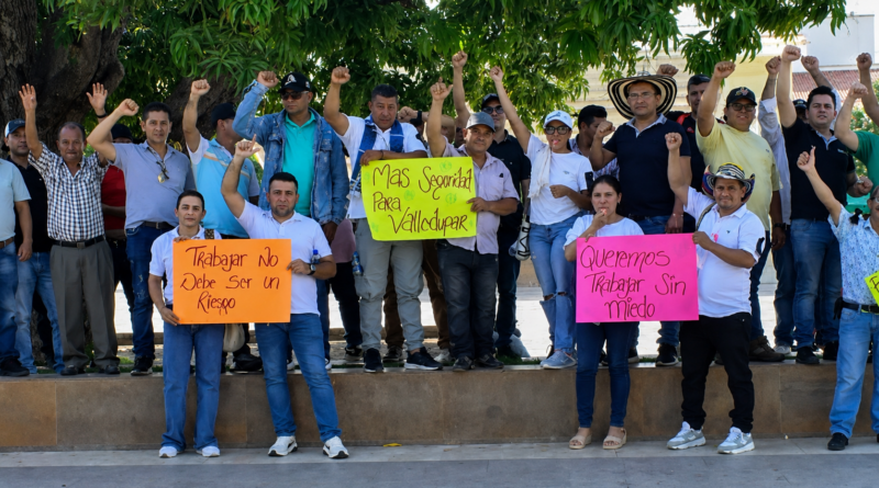Tenderos protestaron en Valledupar por extorsiones y exigieron mayor seguridad tras asesinato de comerciante