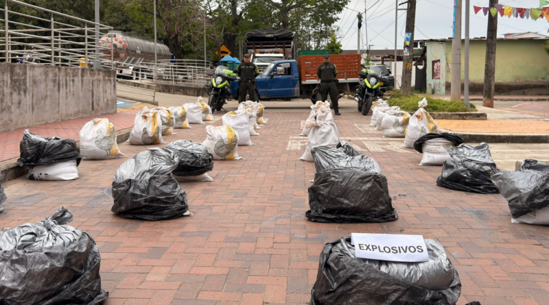 Abandonan camioneta cargada con 825 kilos de explosivos en carretera del Cesar