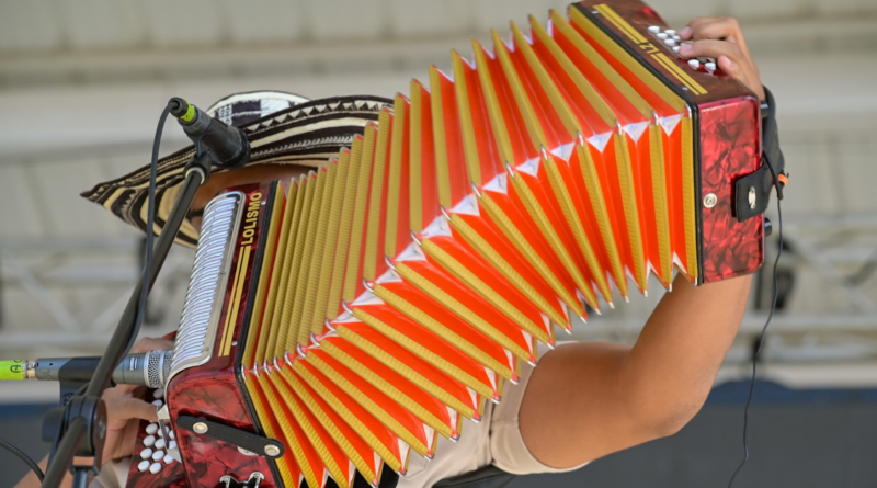 25 acordeoneros profesionales avanzan a segunda ronda en el Festival Vallenato