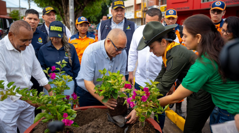 Alcaldía de Valledupar recupera punto crítico y lo transforma en zona verde en el Día Mundial del Medio Ambiente
