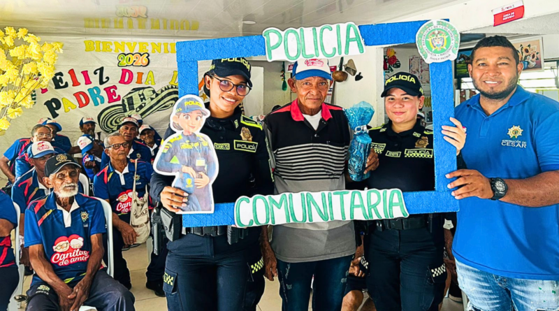 Policía rindió homenaje a adultos mayores por el Día del Padre
