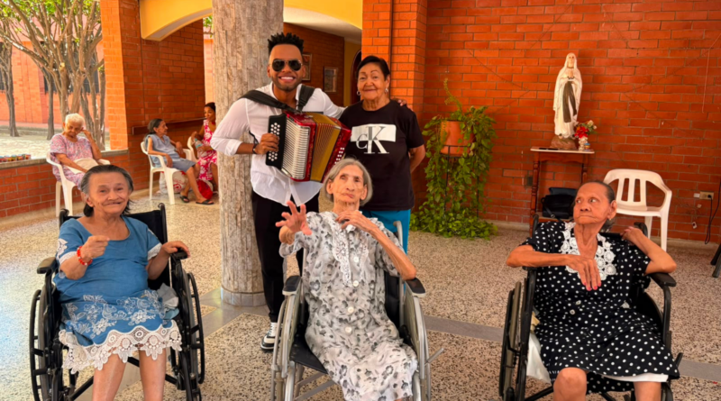 Rey Vallenato 2026 compartió jornada solidaria con adultos mayores en Valledupar