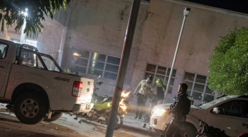 Ataque con explosivos y disparos contra estación de Policía en Pelaya deja dos heridos