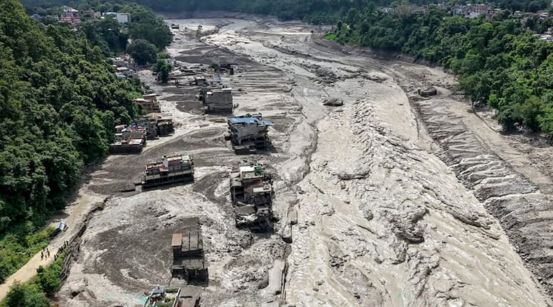 Devastadora avalancha e inundación golpea la frontera entre Nepal y China: hay decenas de muertos y cientos de desaparecidos