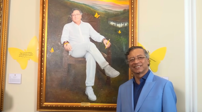 Develan el retrato oficial de Gustavo Petro que quedará en la Casa de Nariño