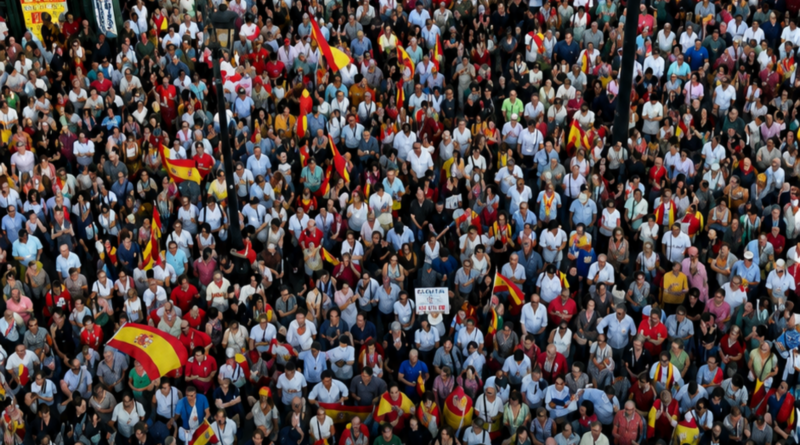 Miles de personas se movilizan en España en apoyo a Ceuta en medio de la crisis migratoria