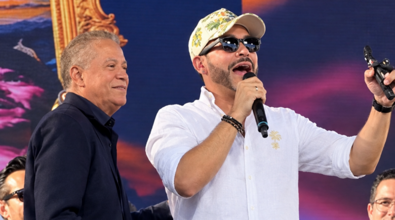 De La Espriella cantó ‘Luna Sanjuanera’ junto a Roberto Calderón durante su visita a San Juan del Cesar