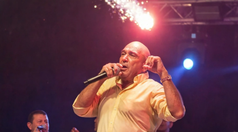 ¡Beto Zabaleta se bajó de la tarima tras bengala lanzada cerca de él durante concierto en El Difícil!