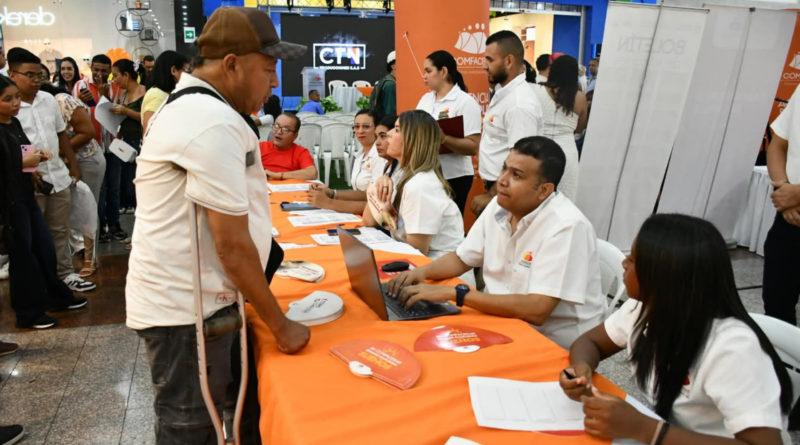 COMFACESAR atendió a más de 400 personas durante la Quinta Feria de Inclusión Laboral
