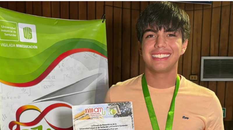 El premio a la excelencia: Matías Luengas recibe beca completa por cinco años tras lograr 500/500