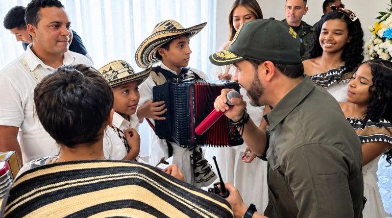 Abelardo de la Espriella cantó ‘Así me hizo Dios’ junto a una agrupación infantil