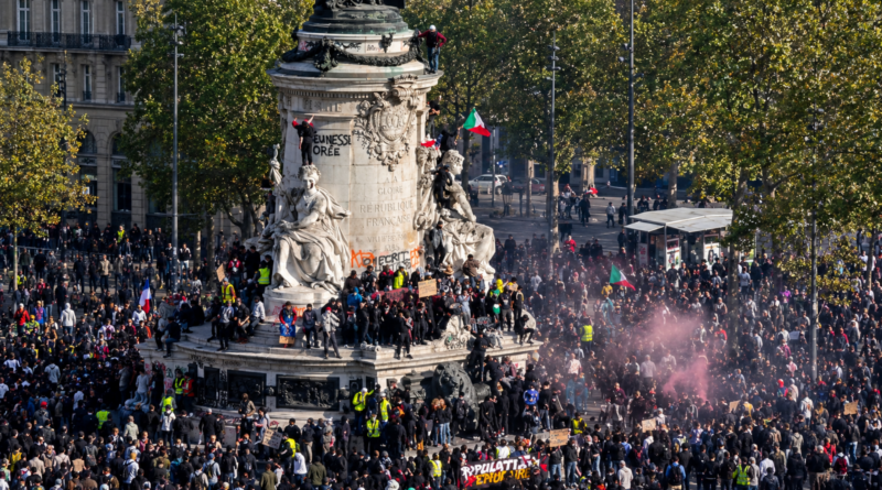 Incendios, saqueos y enfrentamientos sacuden a Francia durante masivas protestas